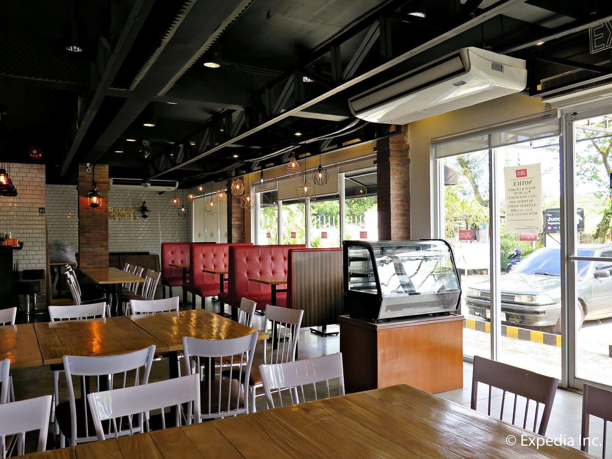 Capital O 642 The Junction Tagaytay Hotell Tagaytay City Exteriör bild