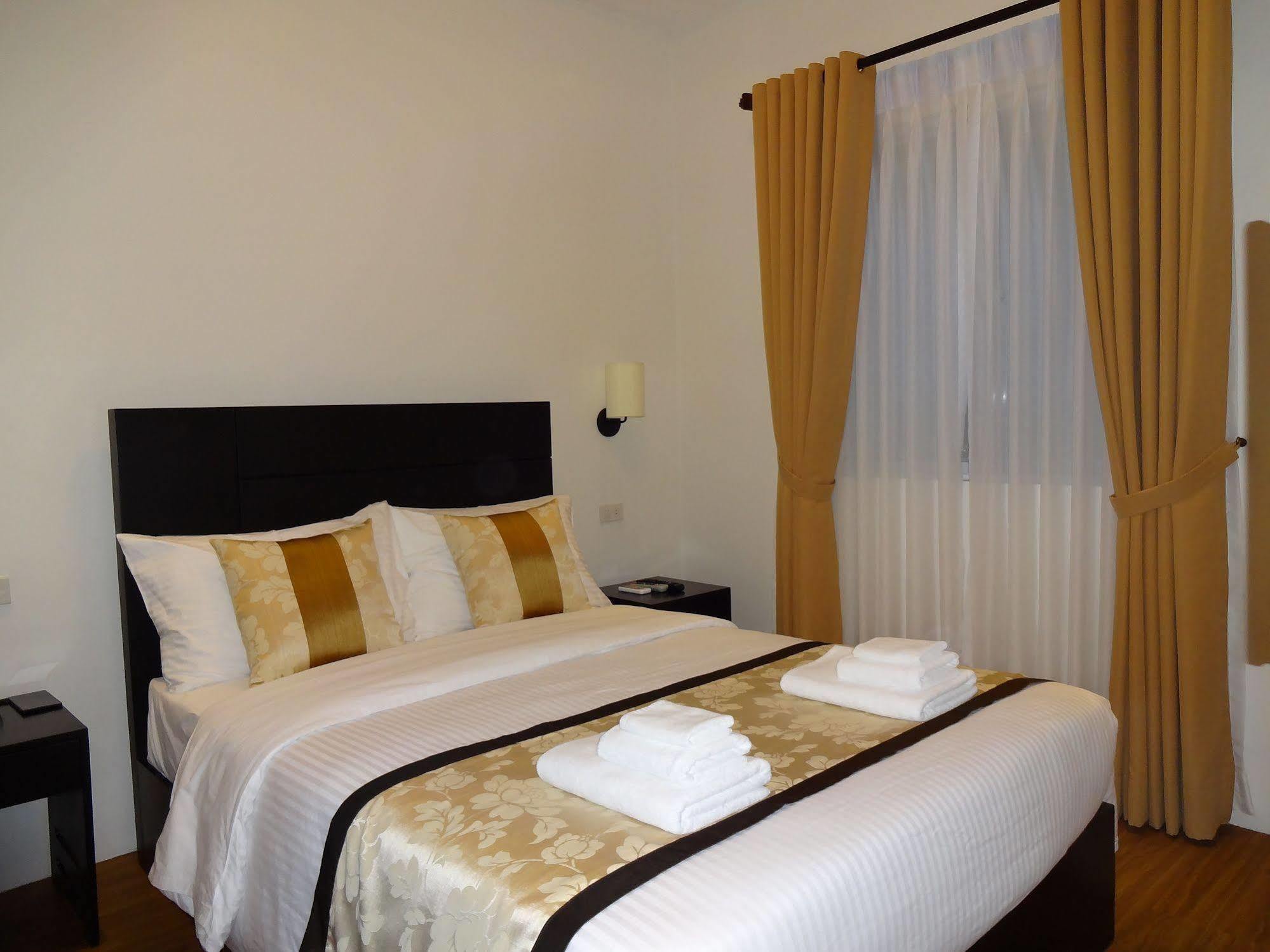 Capital O 642 The Junction Tagaytay Hotell Tagaytay City Exteriör bild