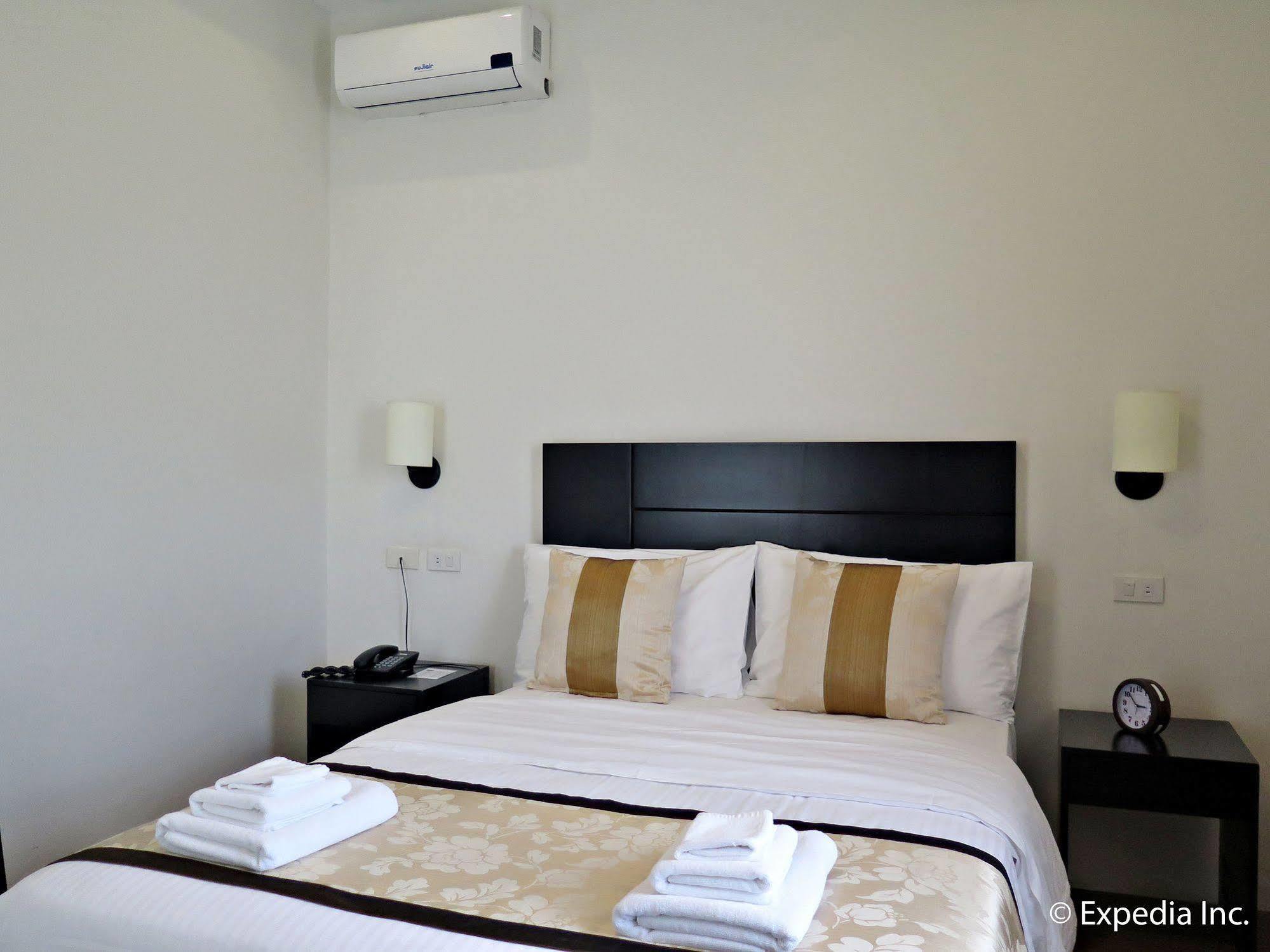 Capital O 642 The Junction Tagaytay Hotell Tagaytay City Exteriör bild