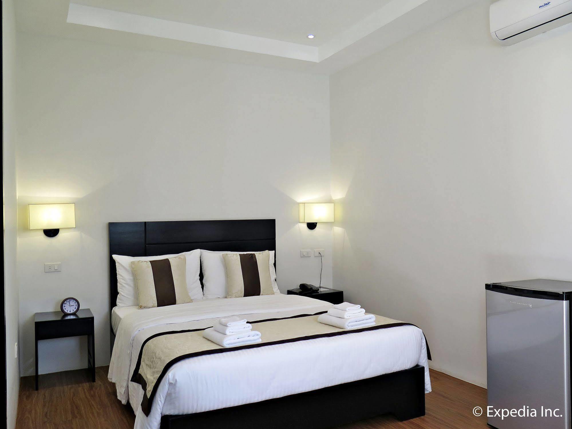 Capital O 642 The Junction Tagaytay Hotell Tagaytay City Exteriör bild