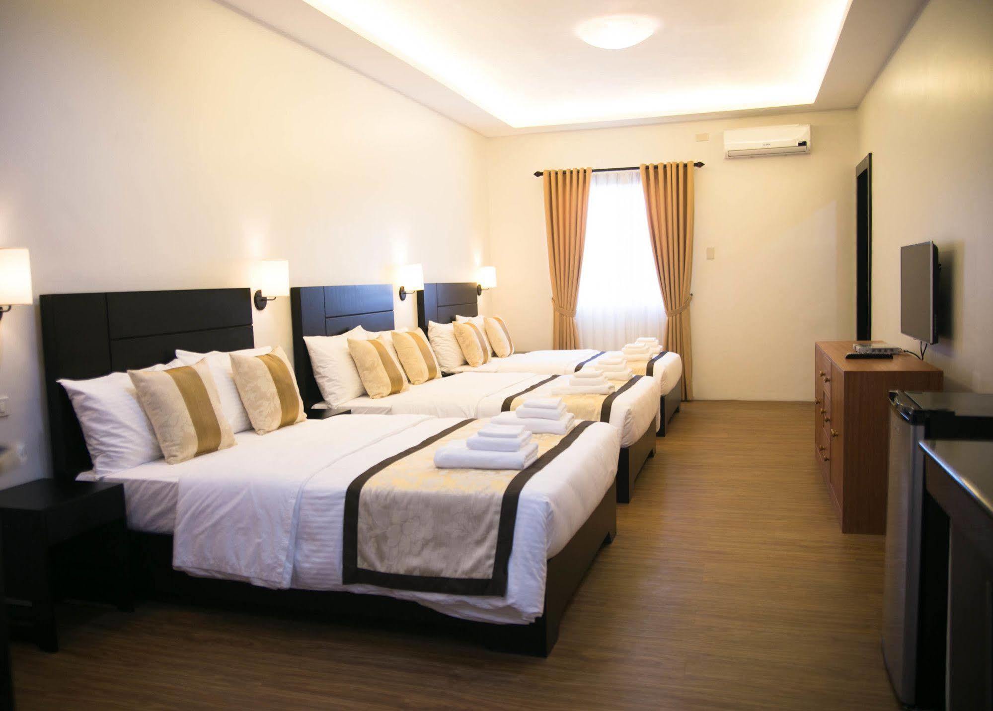 Capital O 642 The Junction Tagaytay Hotell Tagaytay City Exteriör bild