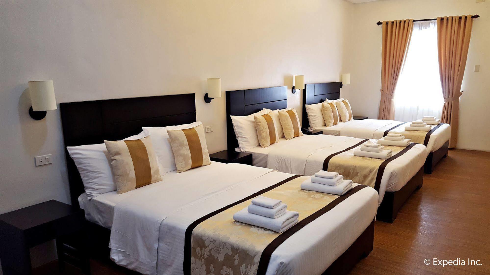 Capital O 642 The Junction Tagaytay Hotell Tagaytay City Exteriör bild