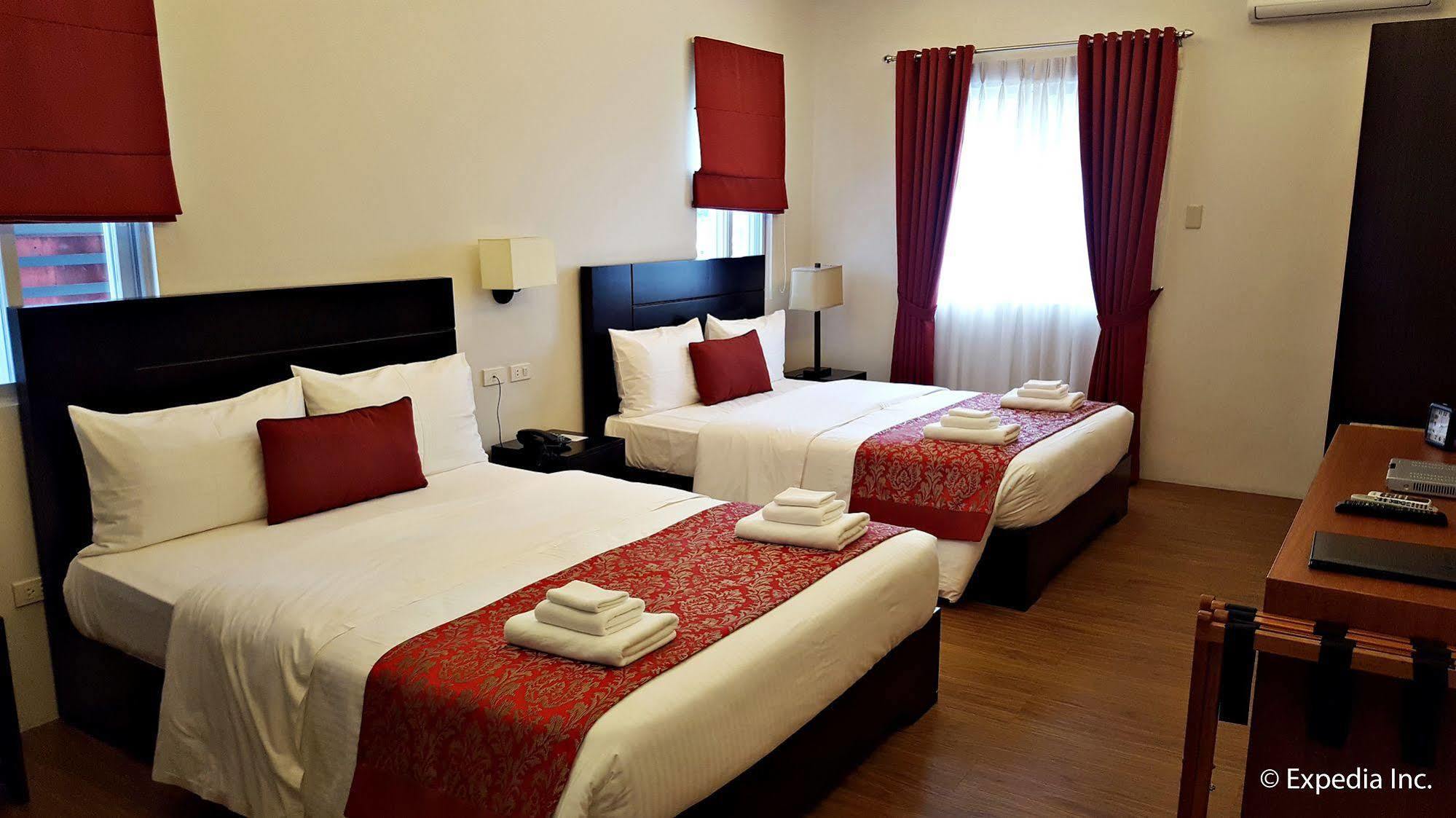 Capital O 642 The Junction Tagaytay Hotell Tagaytay City Exteriör bild