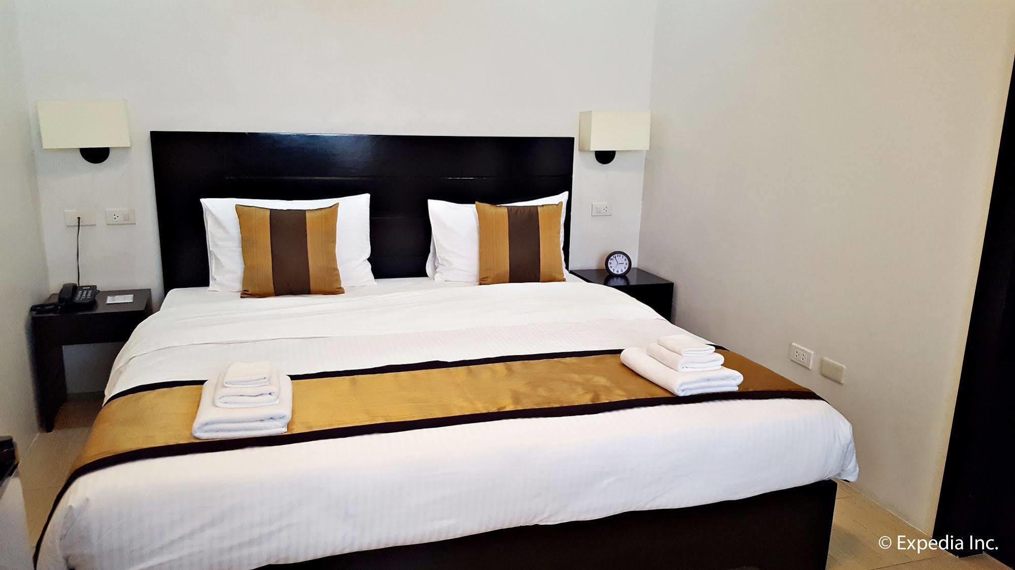 Capital O 642 The Junction Tagaytay Hotell Tagaytay City Exteriör bild
