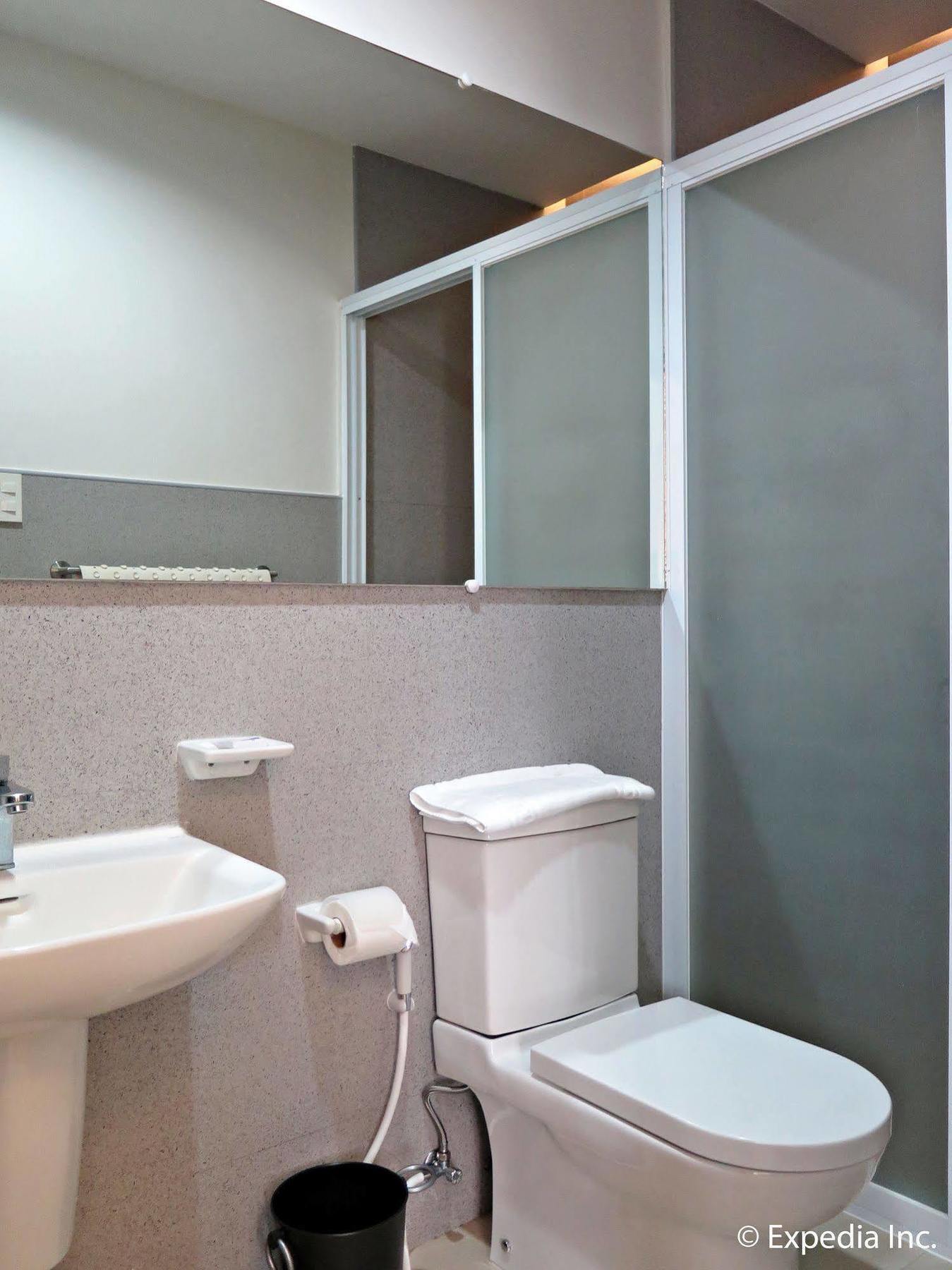 Capital O 642 The Junction Tagaytay Hotell Tagaytay City Exteriör bild