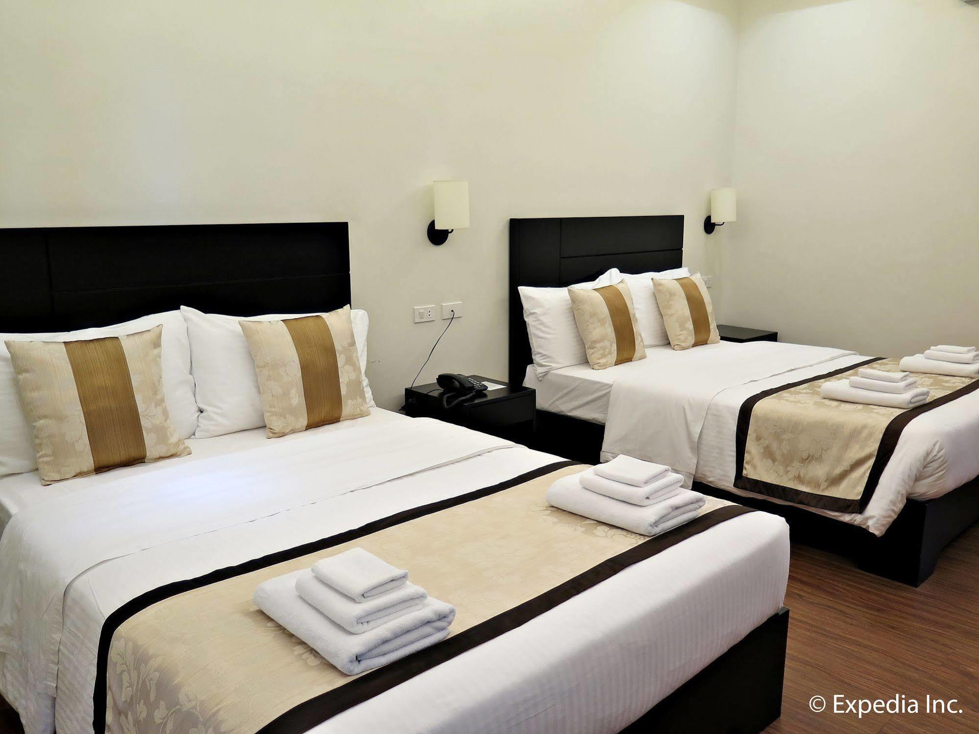 Capital O 642 The Junction Tagaytay Hotell Tagaytay City Exteriör bild