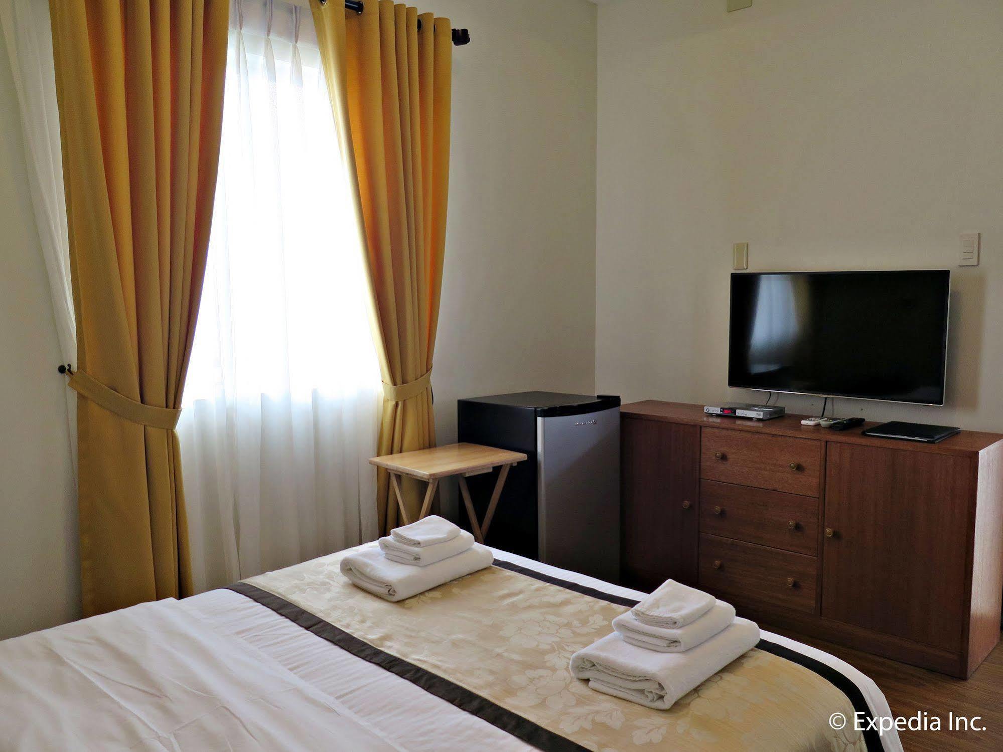Capital O 642 The Junction Tagaytay Hotell Tagaytay City Exteriör bild