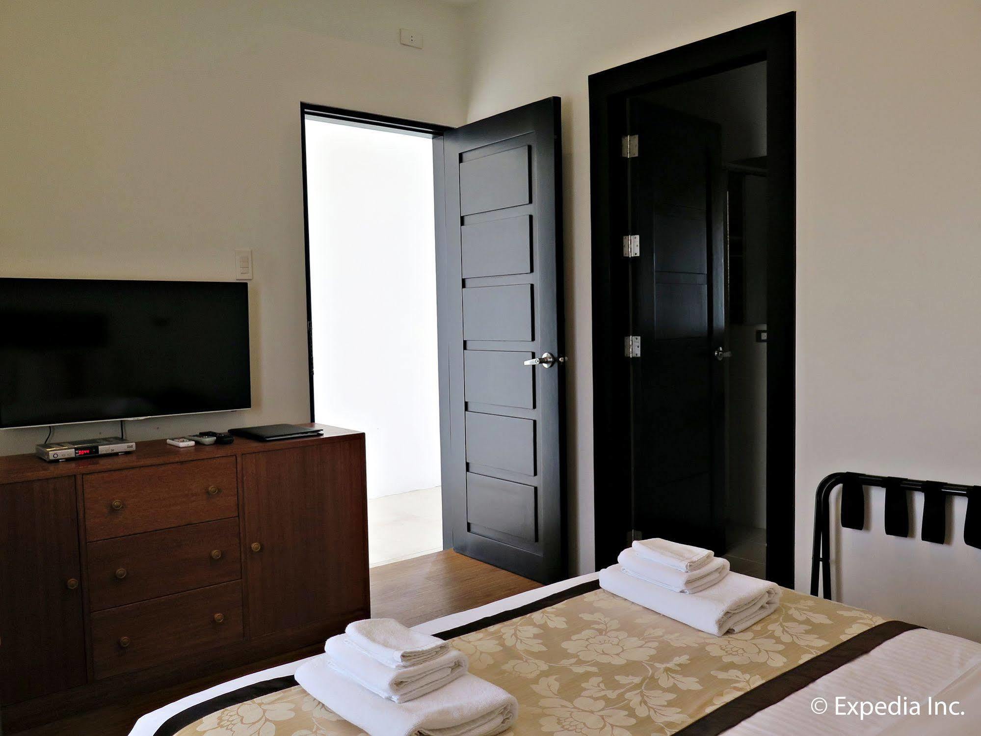 Capital O 642 The Junction Tagaytay Hotell Tagaytay City Exteriör bild