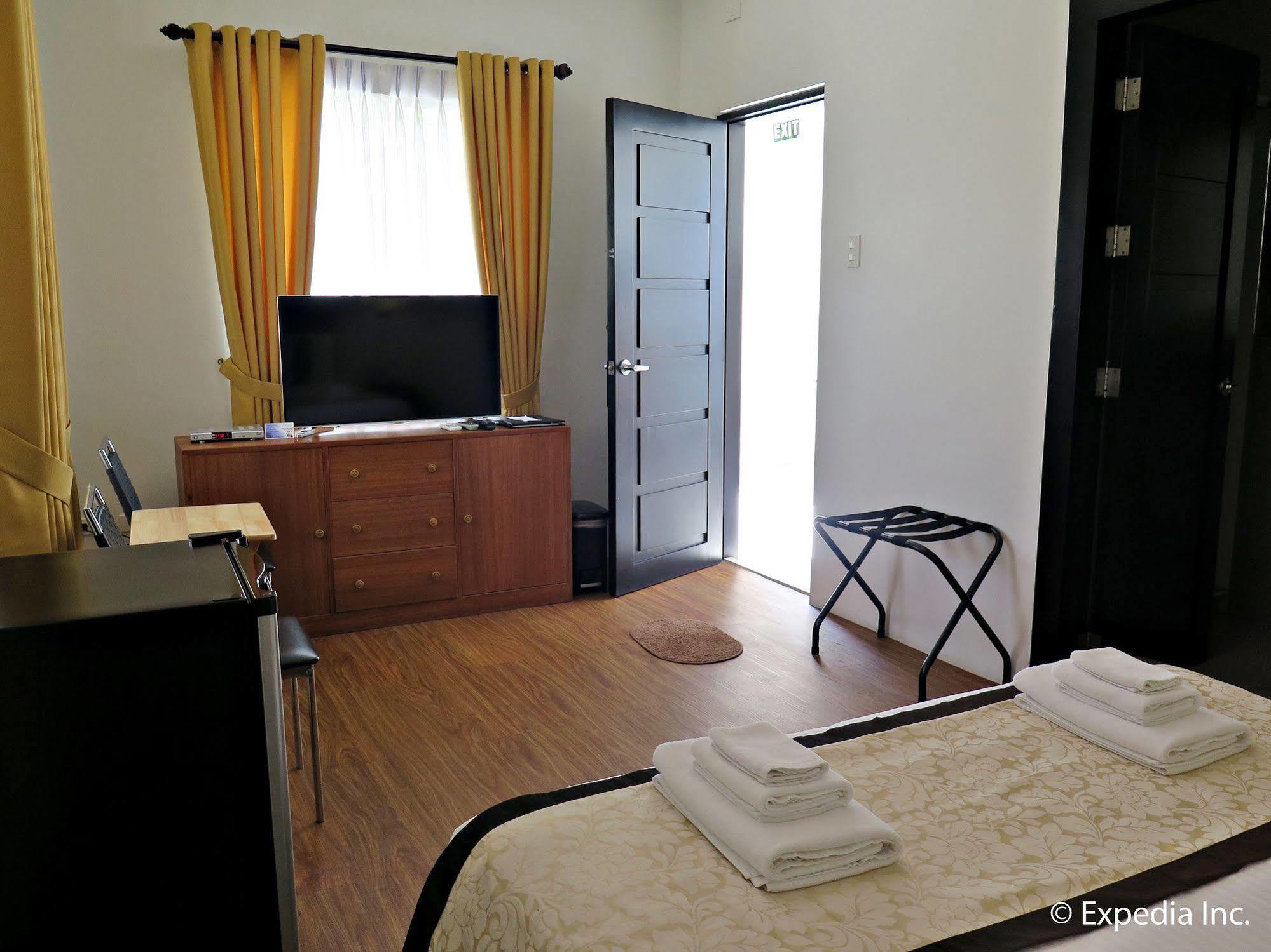 Capital O 642 The Junction Tagaytay Hotell Tagaytay City Exteriör bild